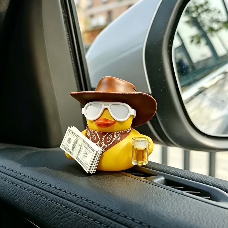 Interior Design Course - クールでスタイリッシュなお金を稼ぐためのアヒルの車飾り3/1セット、カウボーイハットとスカーフのデザイン、ファッショナブルな車内装飾品、ウエスタンカウボーイの小さな黄色いアヒルの車飾り、サングラス、お金、ビールカップ、R