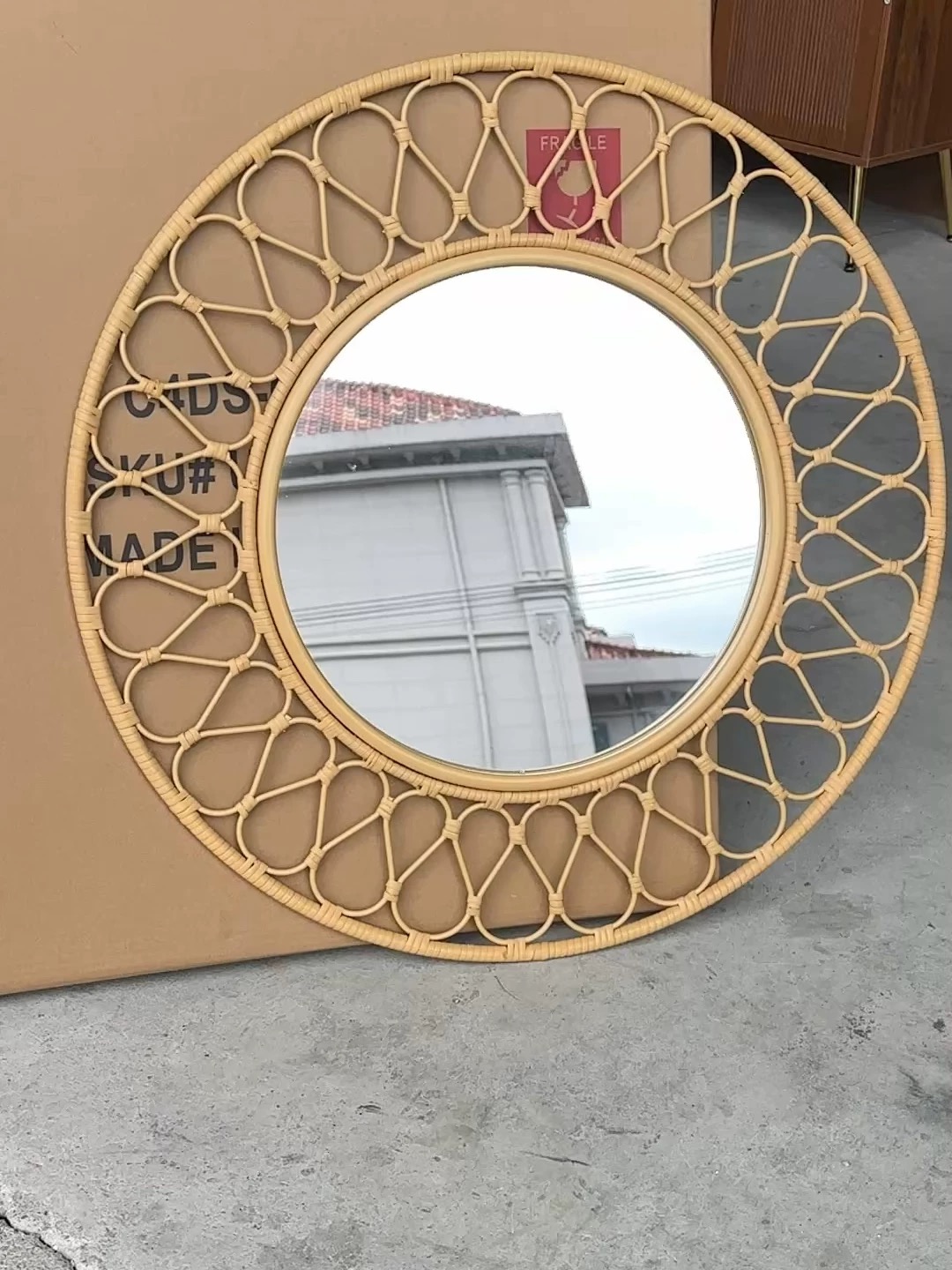 ラウンドラタンウォールミラー、天然織りフレーム、直径30イン - Rattan Mirror Round のレビューと価格